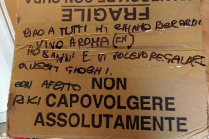 Riccardo, 8 anni, regala i suoi giocattoli ai bimbi terremotati