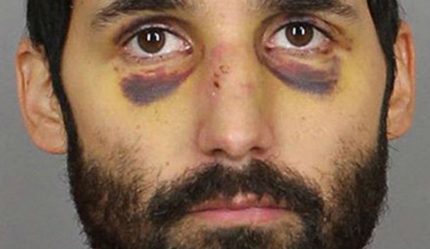 Si schianta con l’auto per uccidere il figlio di 2 anni: “Non so fare il padre”