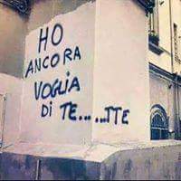 Un uomo molto romantico con una voglia precisa