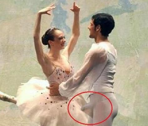 Un ballerino con un serissimo problema fra le gambe.